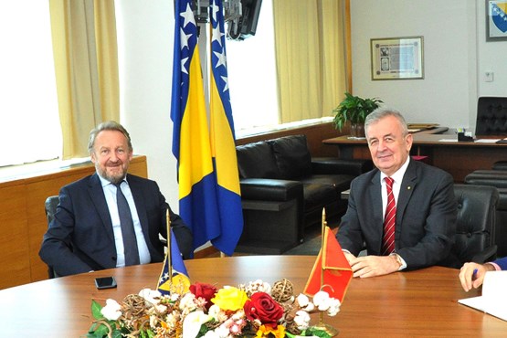 Замјеник предсједавајућег Дома народа Парламентарне скупштине БиХ Бакир Изетбеговић примио у наступну посјету амбасадора Црне Горе у БиХ 